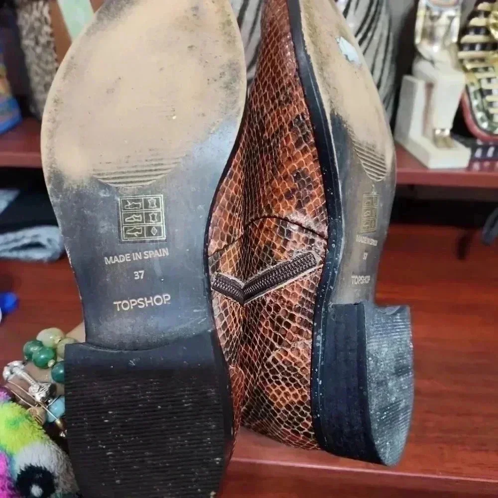 TOPSHOP Leather snakeskin Boots. Size 37